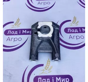 Опора важіля ГРМ F946201410050, F934201410070 Рокер Fendt Опора важіля ГРМ F946201410050, F934201410070 Рокер Fendt