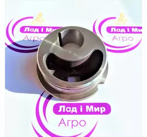 Кулак Соломотряса Правий H234546, H152151 John Deere Кулак Соломотряса Правий H234546, H152151 John Deere