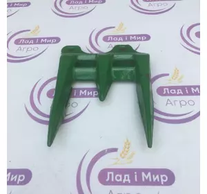 Палець жниварки потрійний протиріжучий H213405, H239529JD, H229539, A-H213405, A-H239529, AMH213405, G630, WN-H213405, WN-H229539, AMH213405 John Deere Палець жниварки потрійний протиріжучий H213405, H239529JD, H229539, A-H213405, A-H239529, AMH213405, G630, WN-H213405, WN-H229539, AMH213405 John Deere