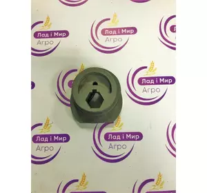 Кулак Приводу Доочистки Правий 87318100, 1322574C1, 47900948, 87302450 CNH Кулак Приводу Доочистки Правий 87318100, 1322574C1, 47900948, 87302450 CNH